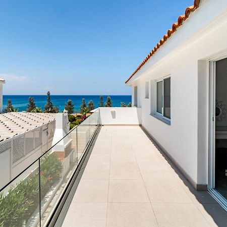 Beach Front Aqua Marina By Ezoria Villas Paralimni Luaran gambar