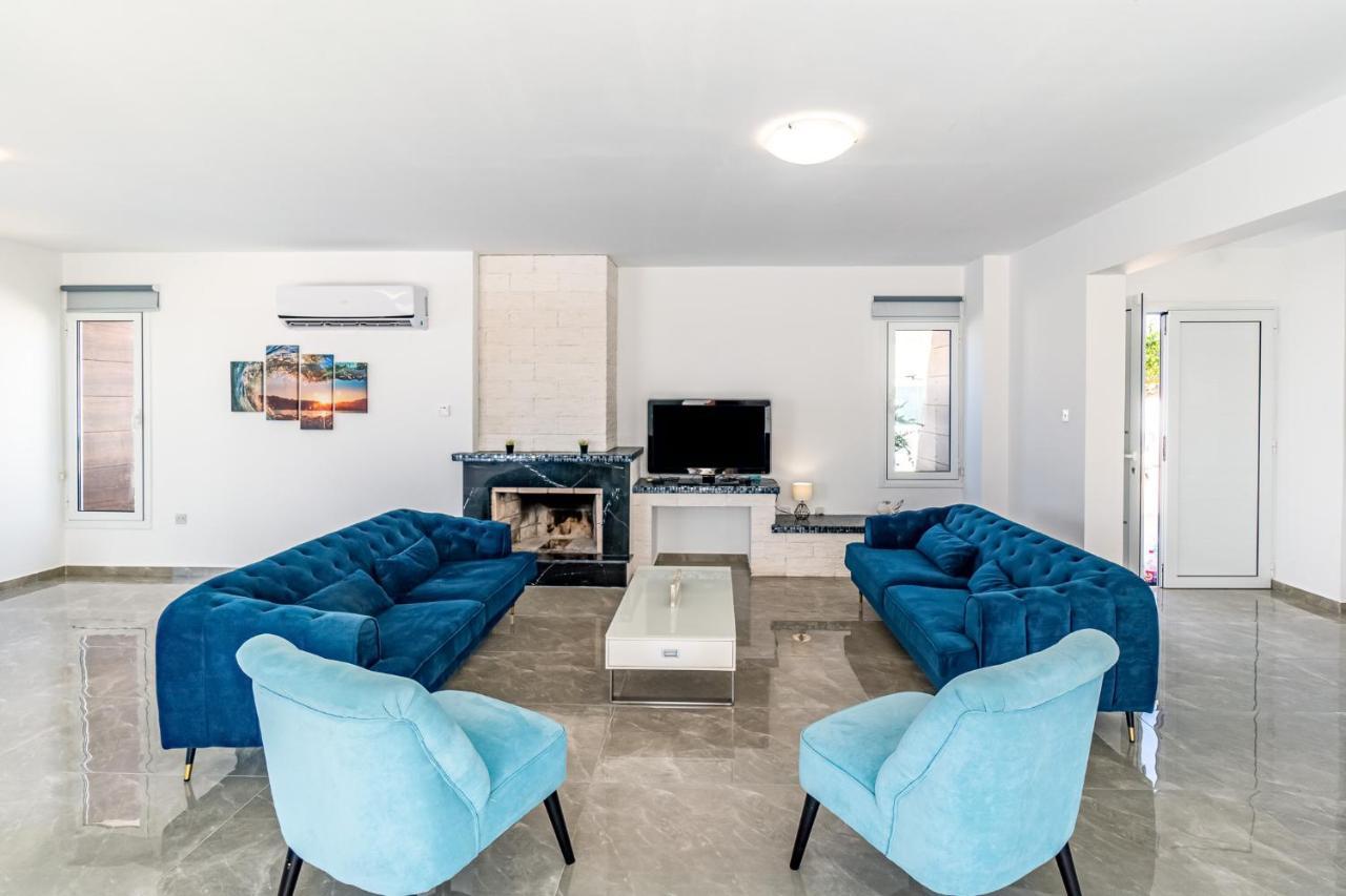 Beach Front Aqua Marina By Ezoria Villas Paralimni Luaran gambar