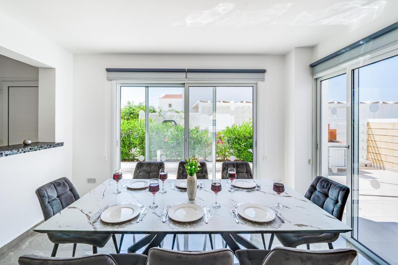 Beach Front Aqua Marina By Ezoria Villas Paralimni Luaran gambar