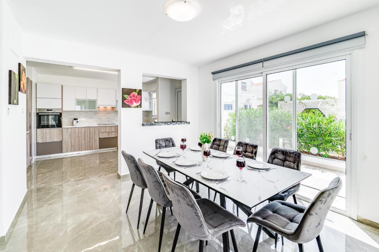 Beach Front Aqua Marina By Ezoria Villas Paralimni Luaran gambar
