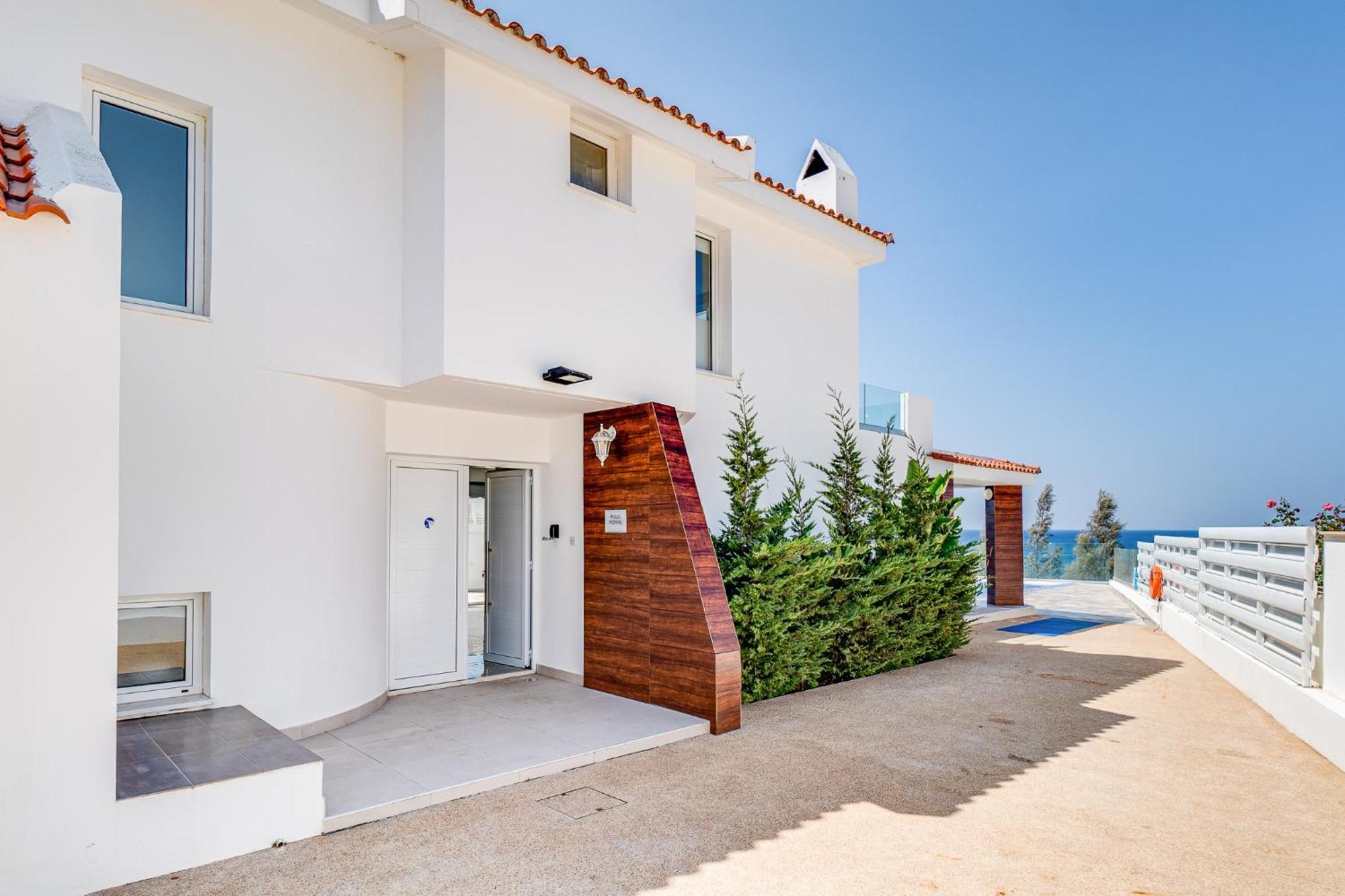 Beach Front Aqua Marina By Ezoria Villas Paralimni Luaran gambar