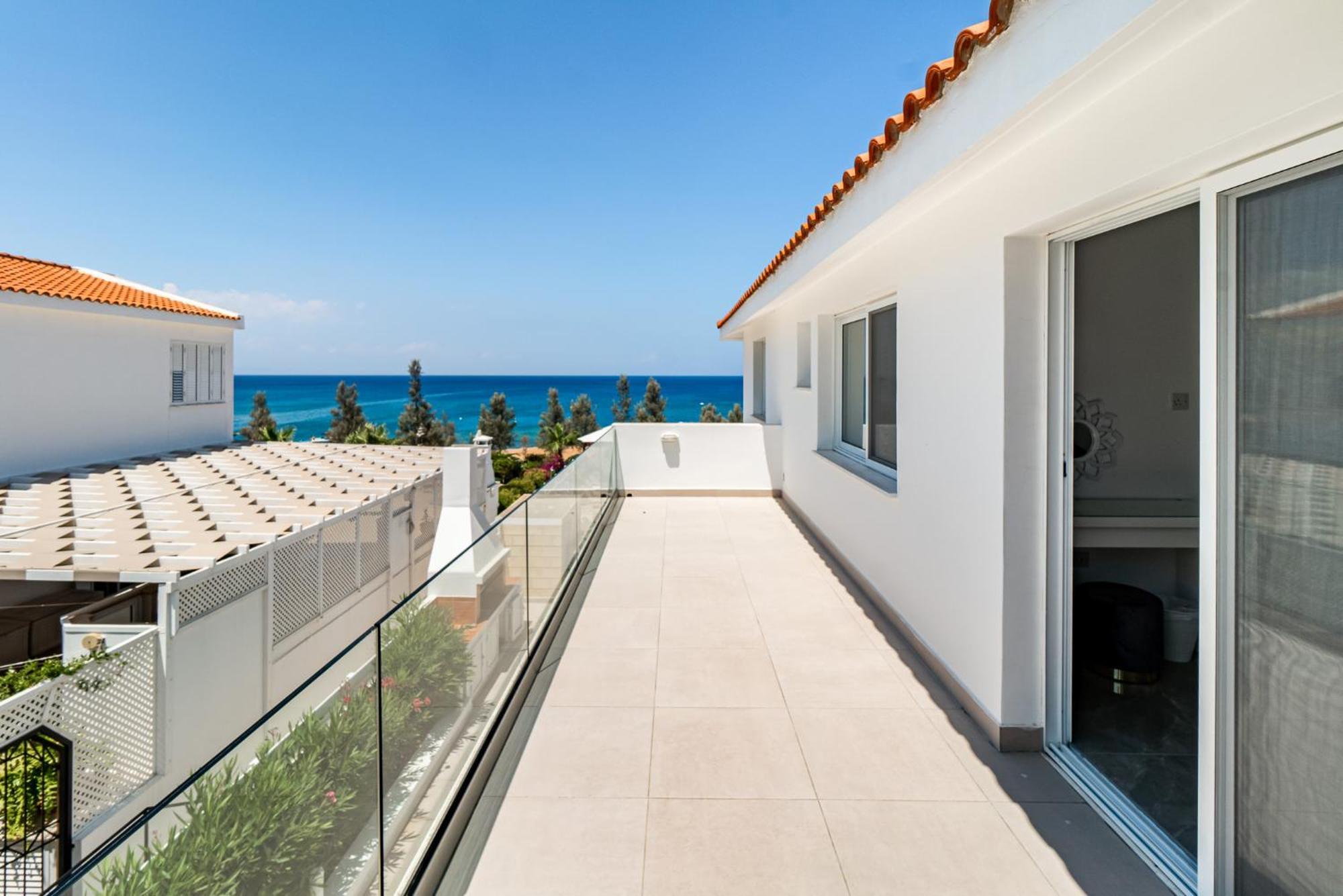 Beach Front Aqua Marina By Ezoria Villas Paralimni Luaran gambar