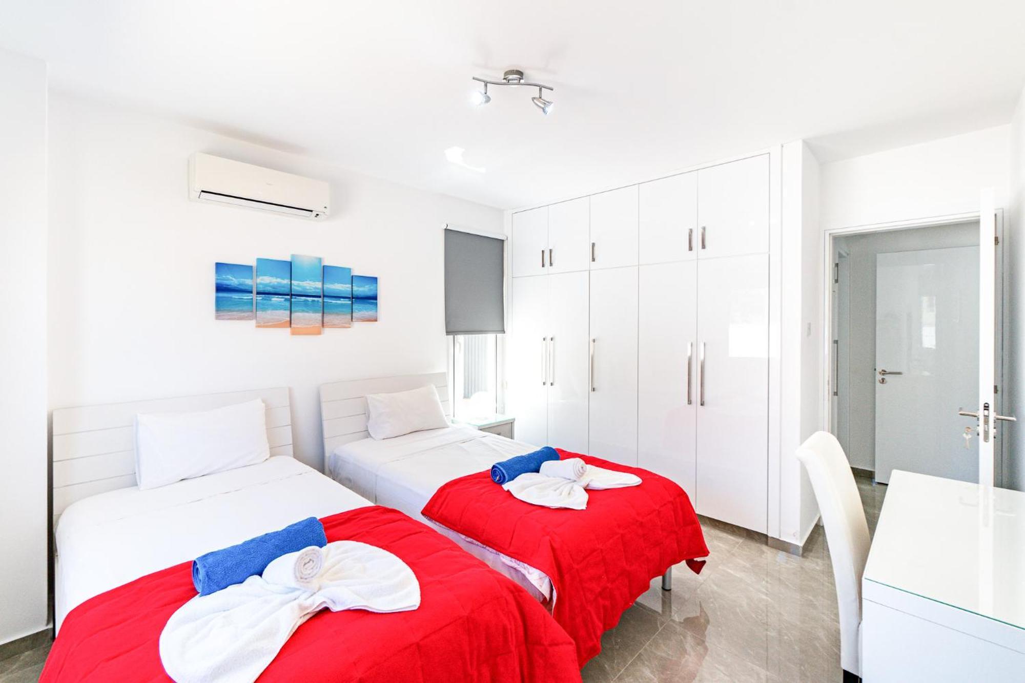 Beach Front Aqua Marina By Ezoria Villas Paralimni Luaran gambar