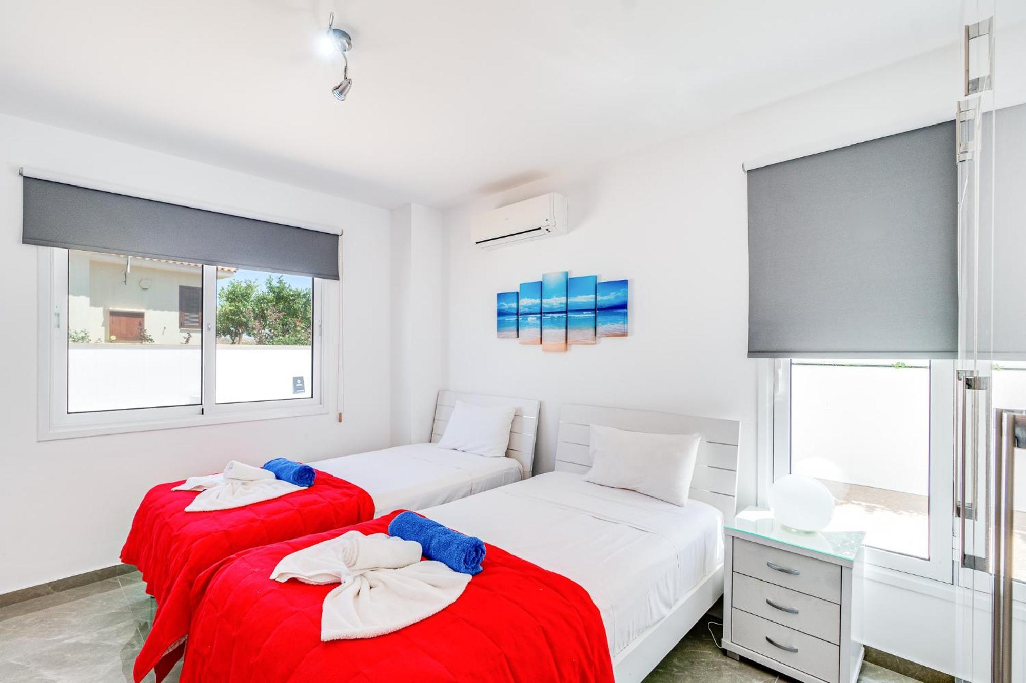 Beach Front Aqua Marina By Ezoria Villas Paralimni Luaran gambar