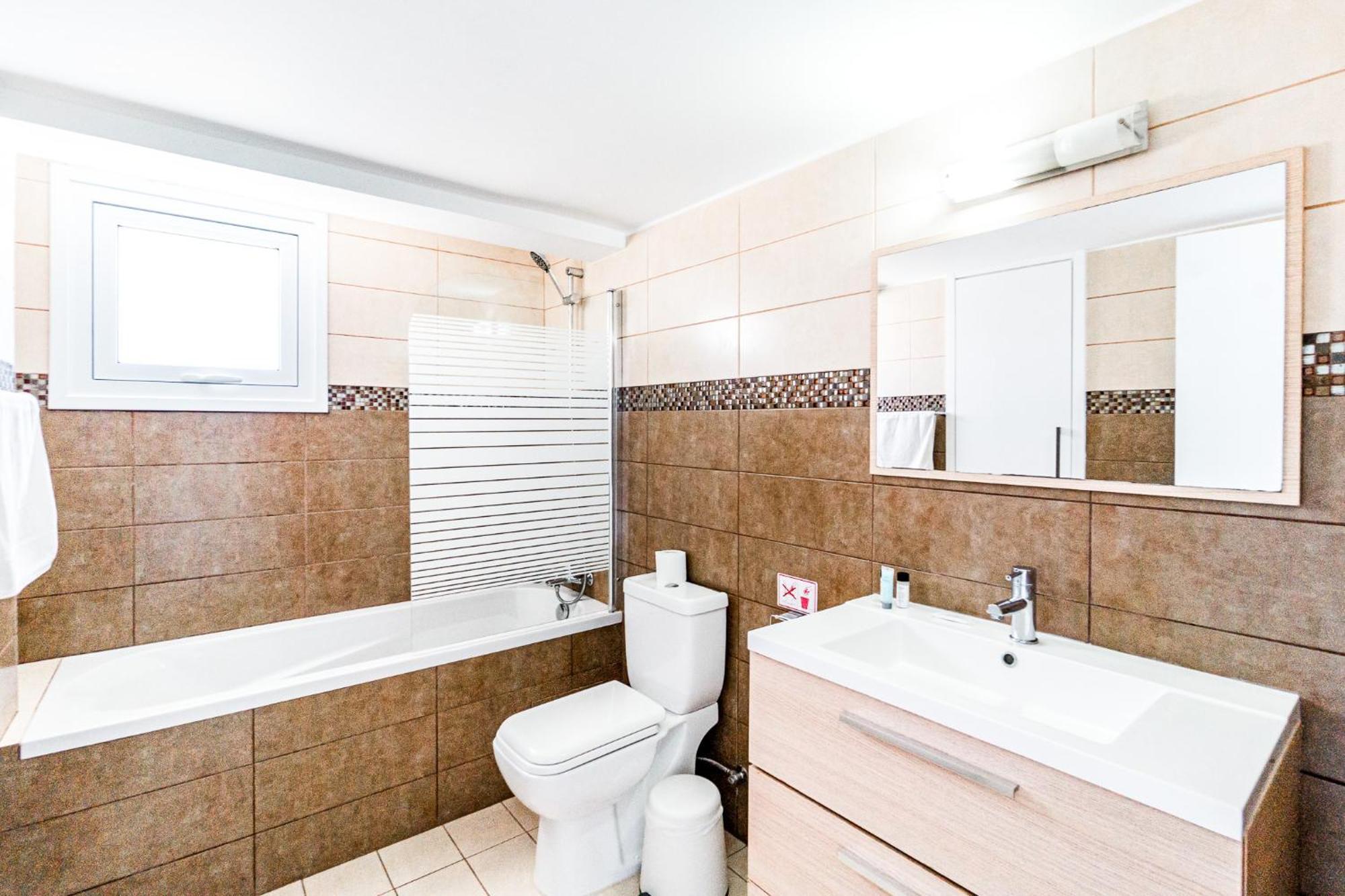 Beach Front Aqua Marina By Ezoria Villas Paralimni Luaran gambar