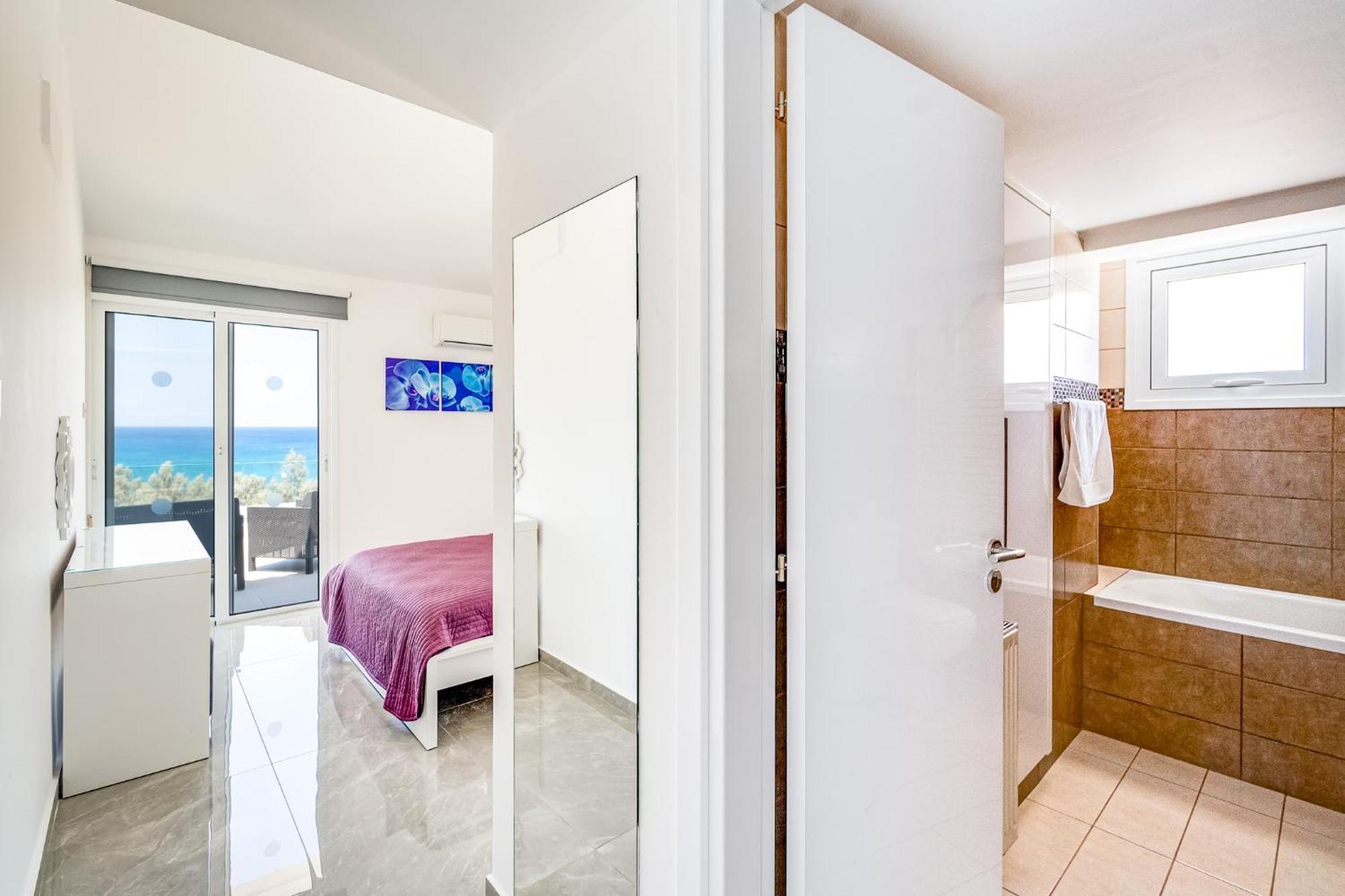Beach Front Aqua Marina By Ezoria Villas Paralimni Luaran gambar